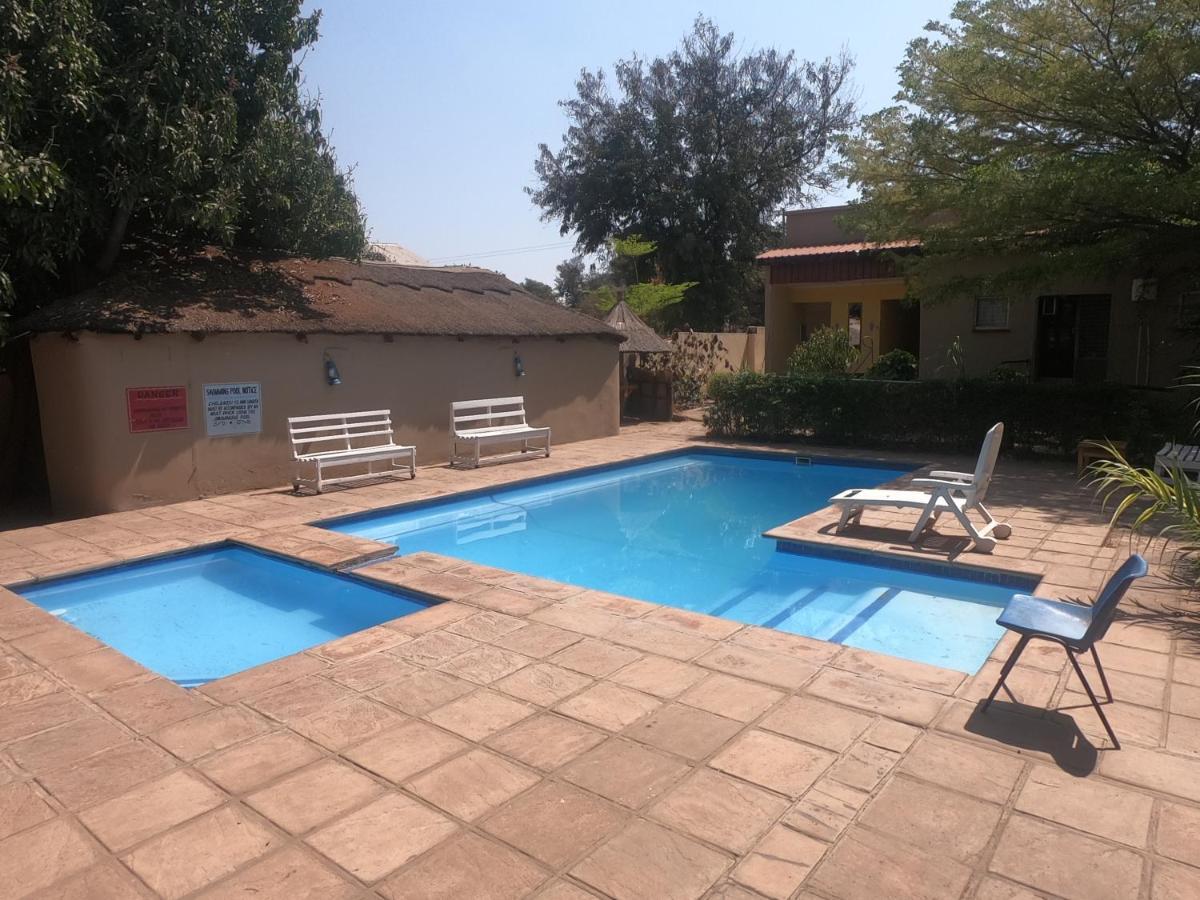 Golden Days Lodge Livingstone Extérieur photo