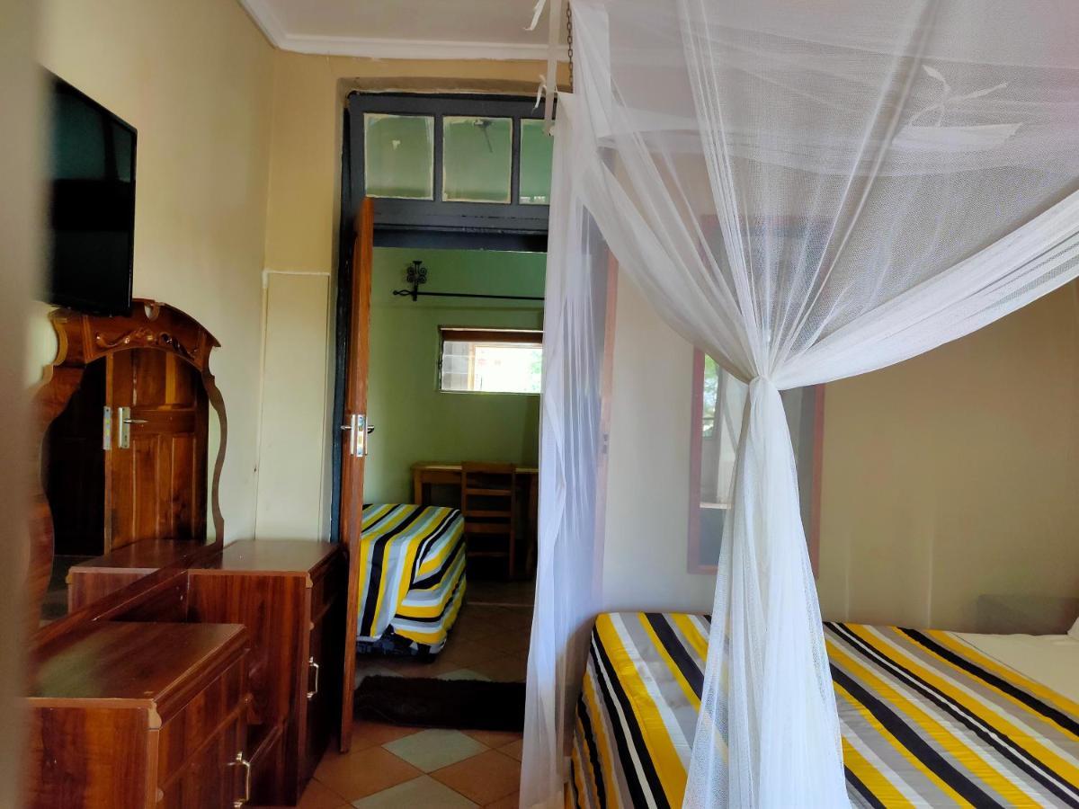 Golden Days Lodge Livingstone Extérieur photo