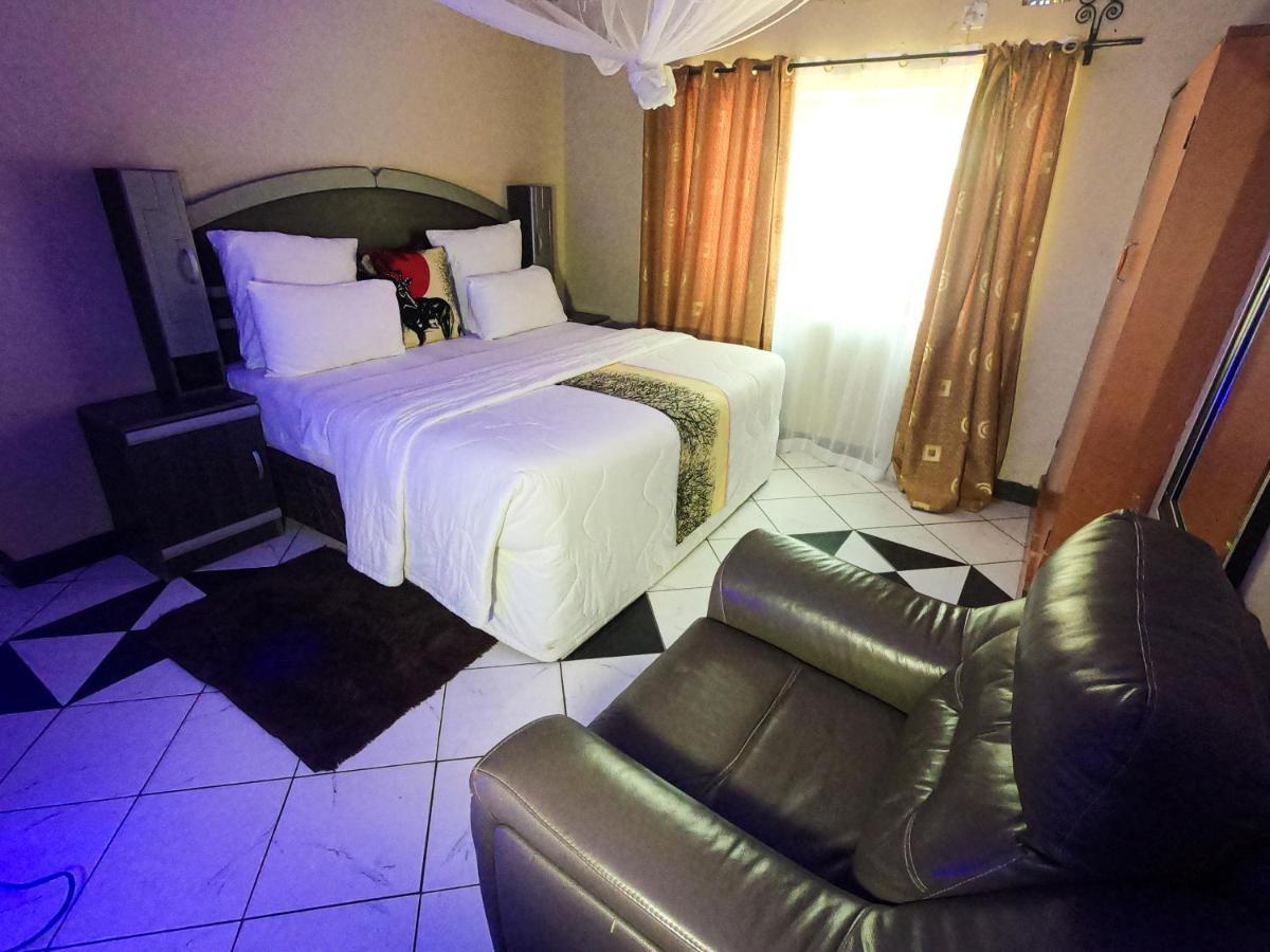 Golden Days Lodge Livingstone Extérieur photo