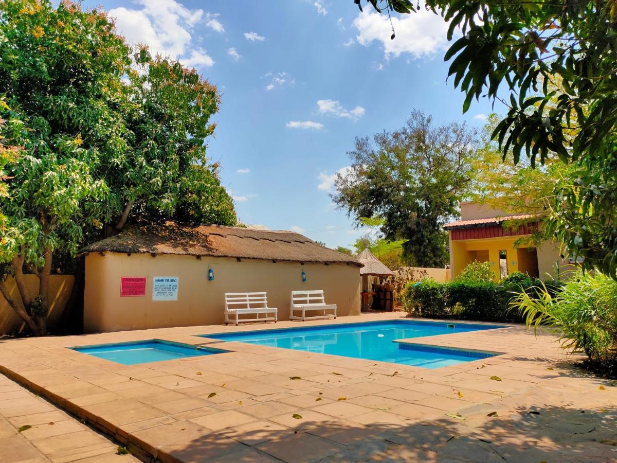 Golden Days Lodge Livingstone Extérieur photo