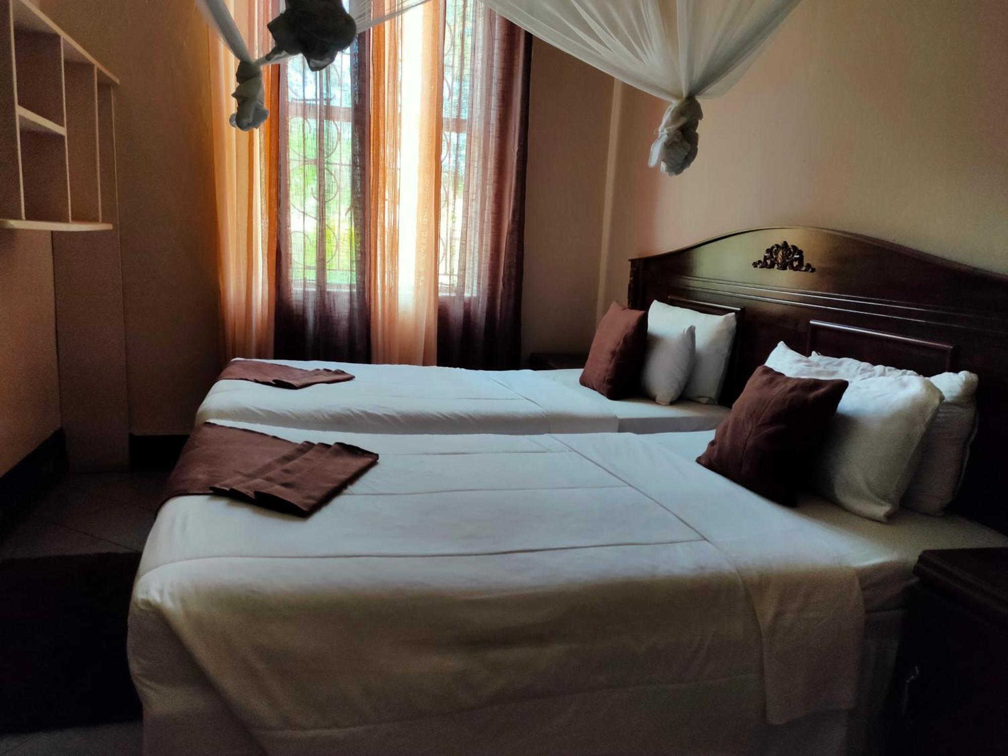 Golden Days Lodge Livingstone Extérieur photo