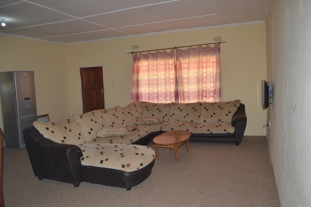Golden Days Lodge Livingstone Extérieur photo