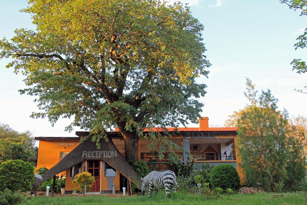 Golden Days Lodge Livingstone Extérieur photo