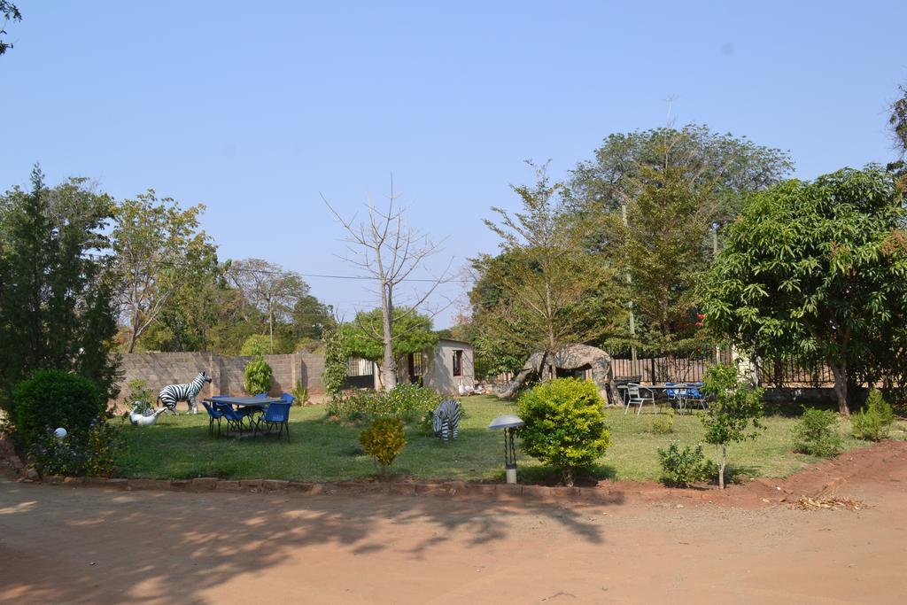 Golden Days Lodge Livingstone Extérieur photo
